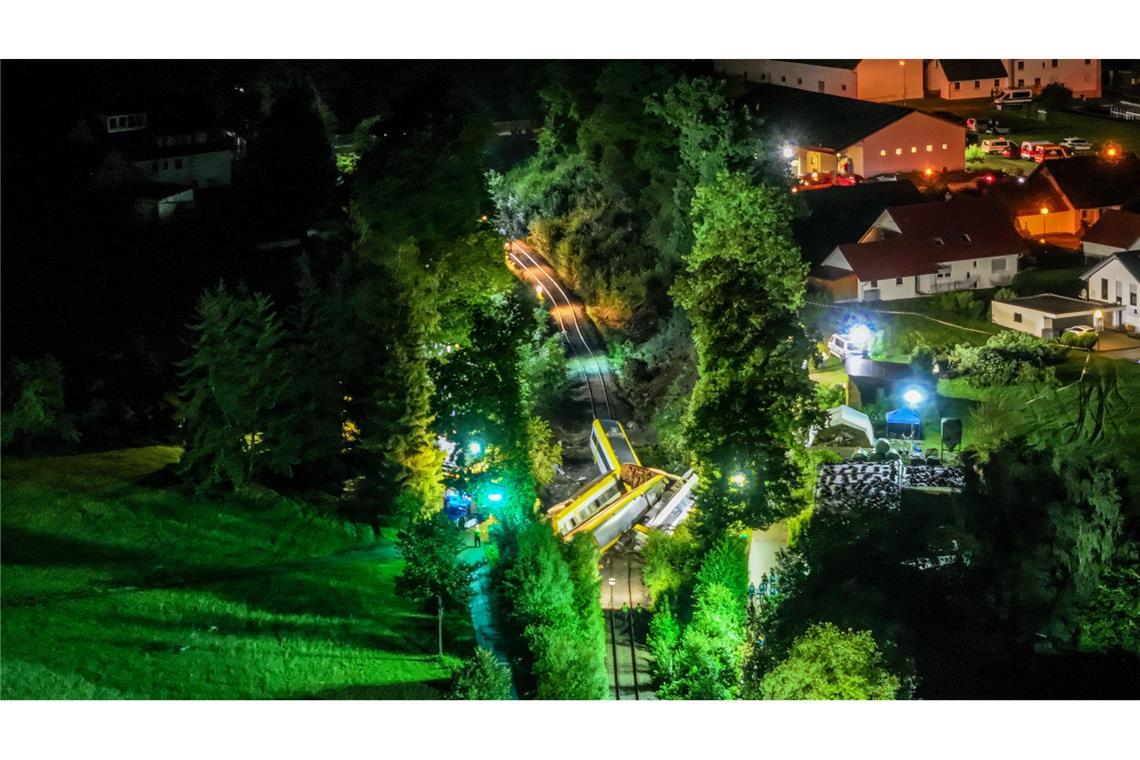 "Den Knall noch in den Ohren": Zug entgleist nach Erdrutsch