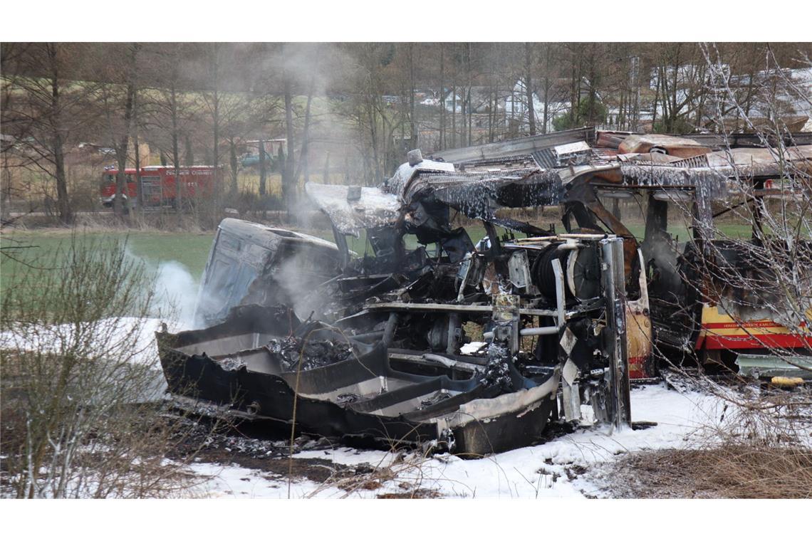 Drei Todesopfer nach Unfall von Tanklaster mit Stadtbahn Drei Menschen kamen ums Leben, mehrere weitere wurden verletzt.