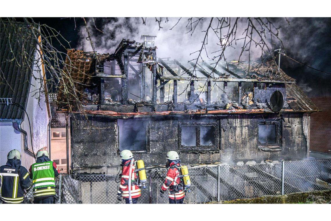 Drei Menschen sind bei Bränden in der Silvesternacht ums Leben gekommen.