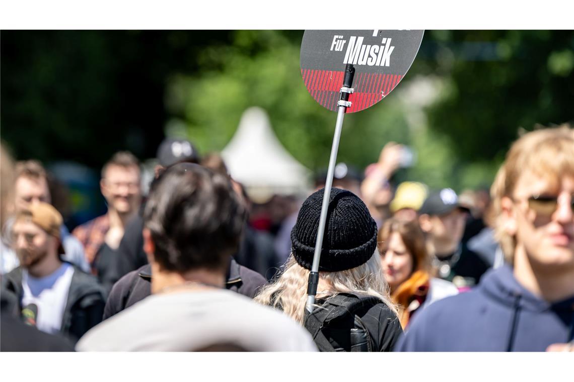Drei Tage laut Musik - das ist bei Rock im Park und Rock am Ring Programm.