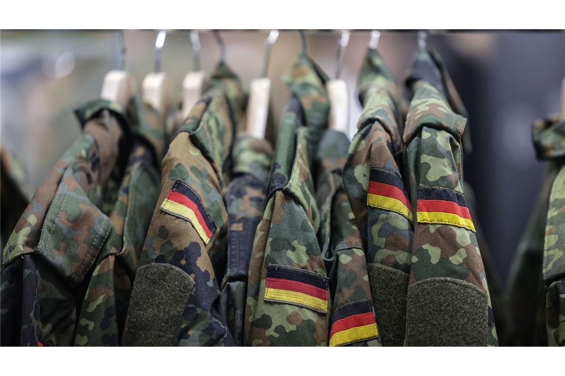 Drei Viertel aller extremistischen Verdachtsfälle bei der Bundeswehr kommen aus dem Bereich Rechtsextremismus. (Archivbild)
