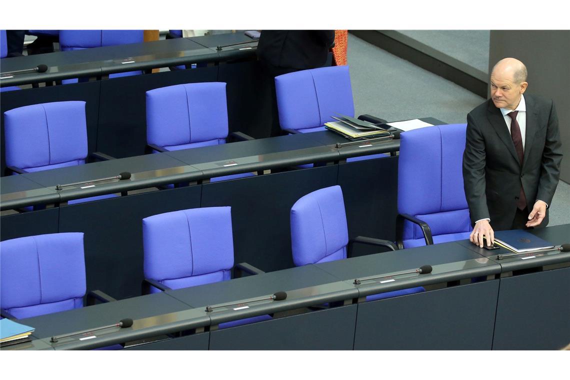 Vom Kanzleramt auf die Hinterbank Dreieinhalb Jahre saß Scholz auf der Regierungsbank. Künftig ist sein Platz auf der anderen Seite.