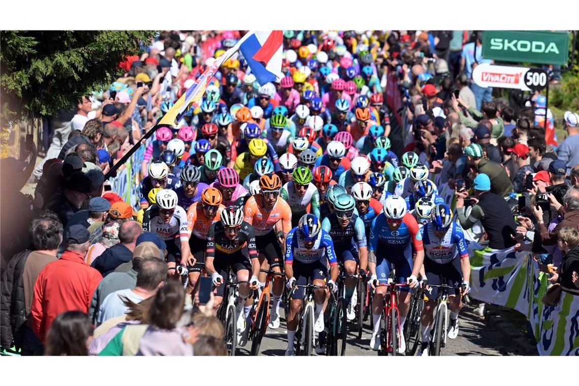 Dreimal mussten die Radprofis die bis zu 19 Prozent steile Mur von Huy hinauf.