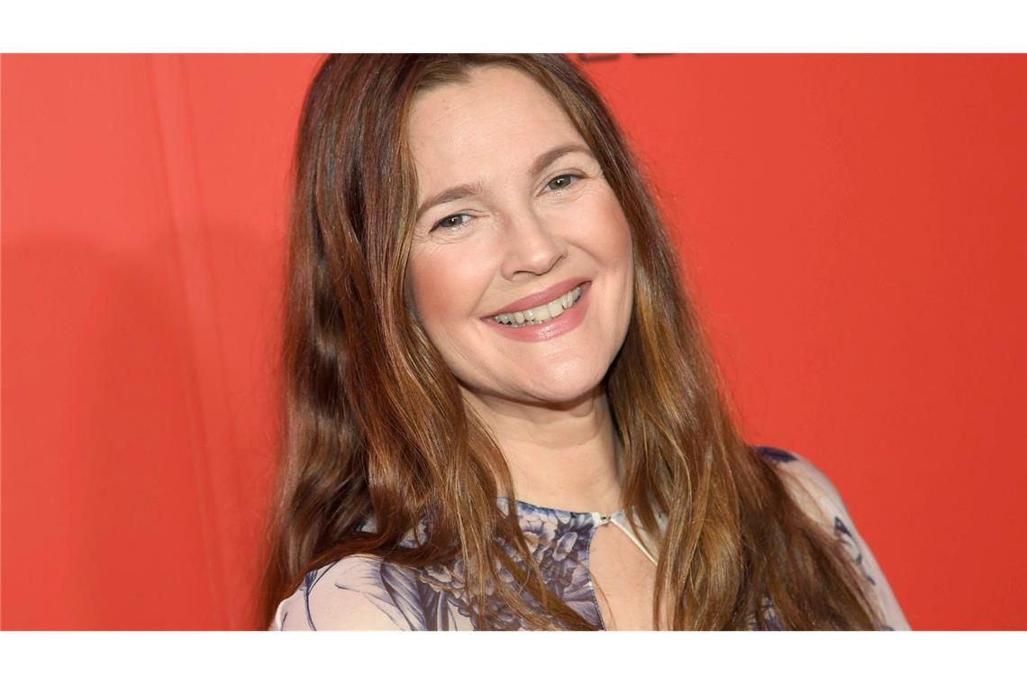 Das kleine Mädchen aus "E.T." - Drew Barrymore - wird 50 Drew Barrymore wird 50 - hier ist sie im Jahr 2023 in New York zu sehen.