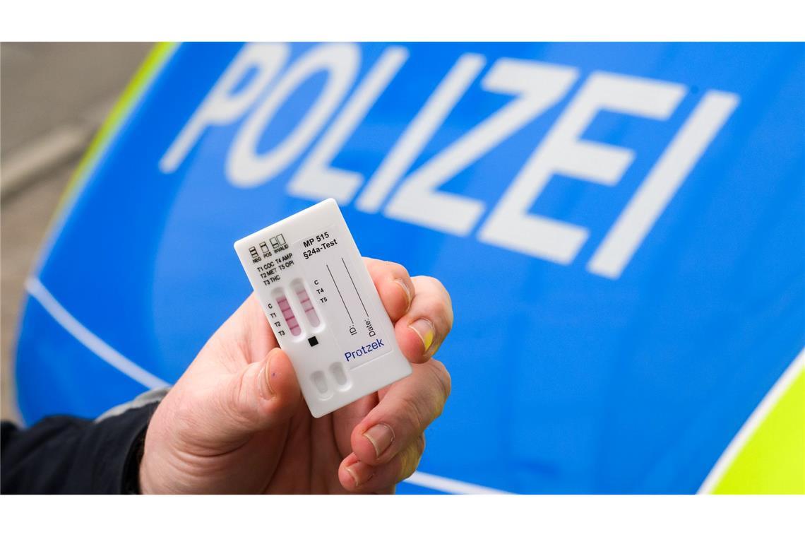 Experten fordern: Tempo 30 innerorts erleichtern Drogentests der Polizei können derzeit nur nachweisen, ob jemand Cannabis konsumiert hat. (Symbolbild)