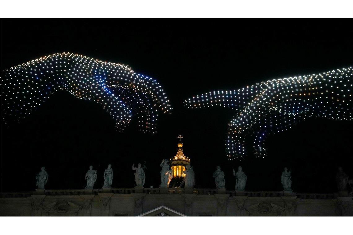 Drohnen-Show über dem Petersdom: Finale des Welttreffens im Vatikan