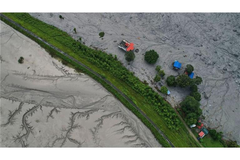 Drohnenaufnahme einer Autobahn: Bei den Sturzfluten in Nepal sind mehr als 900 Menschen gestorben.