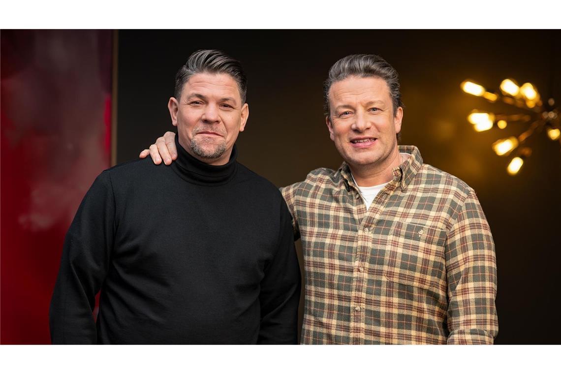 Jamie Oliver tritt erstmals gegen Tim Mälzer an Duell der Starköche: Tim Mälzer (links) tritt gegen Jamie OIiver an.