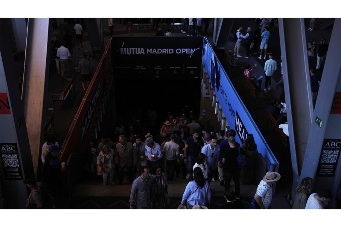 Blackout in Spanien: Stromausfall kann stundenlang dauern Dunkelheit in der Metro.