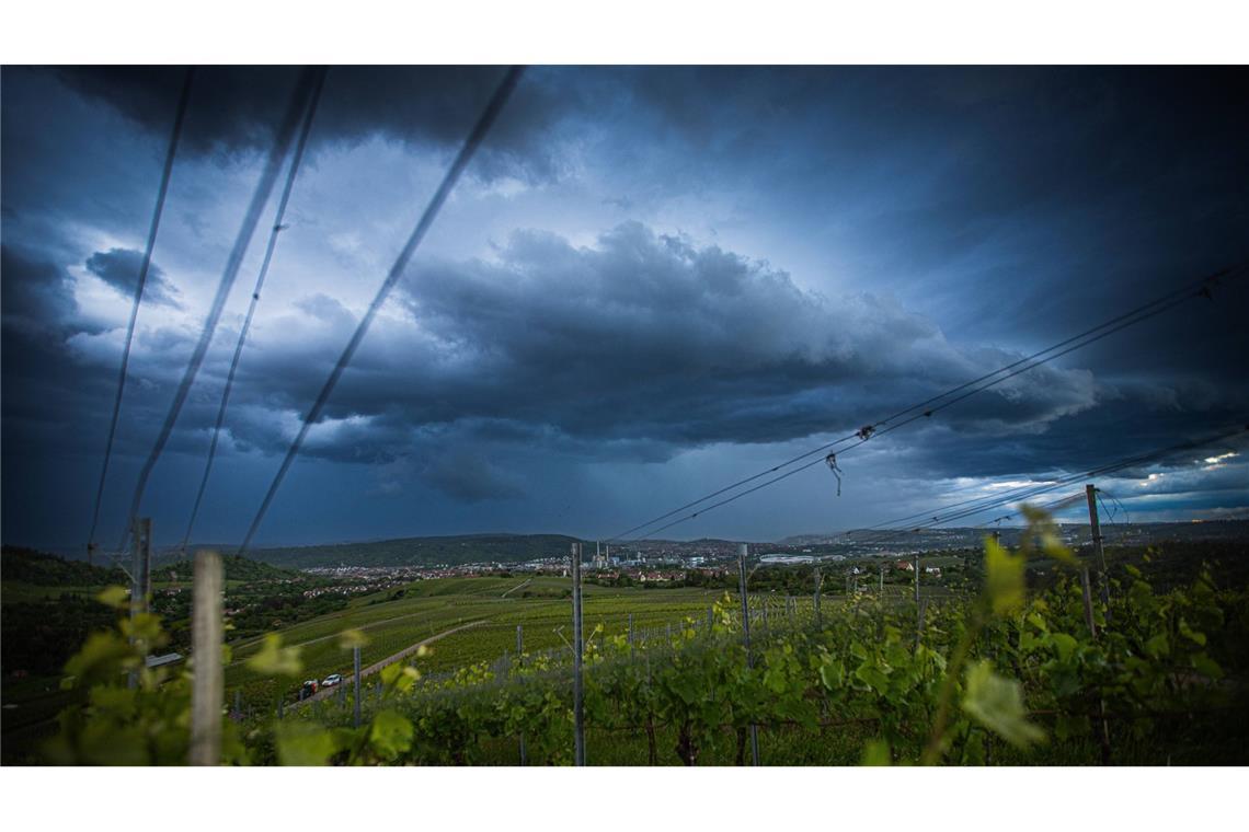 Dunkle Wolken am 1. Juni über Stuttgart.