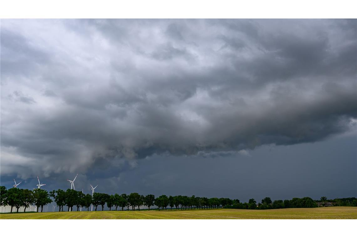 Dunkle Wolken zeigen sich in den kommenden Tagen öfter in Deutschland.