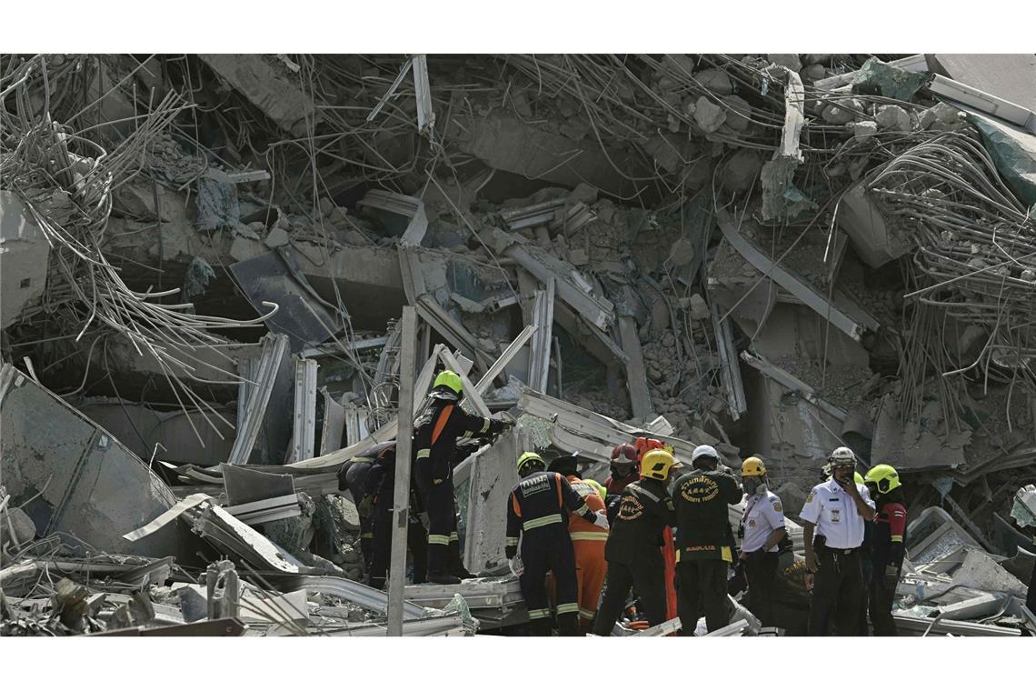 Viele Tote bei schwerem Beben in Südostasien befürchtet Durch das schwere Erdbeben in Südostasien ist in der thailändischen Hauptstadt Bangkok ein im Bau befindliches Hochhaus eingestürzt.