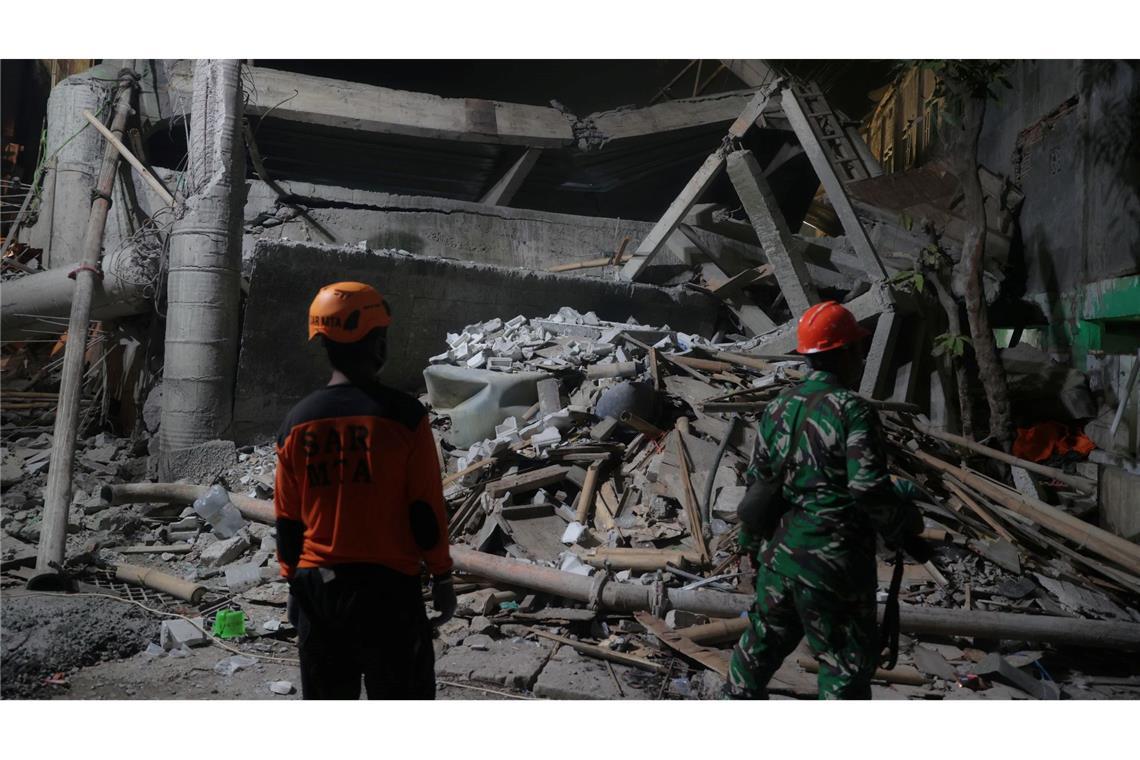 Zahl der Vermissten nach Schuleinsturz in Indonesien steigt Dutzende Menschen werden noch unter den Trümmern vermisst.