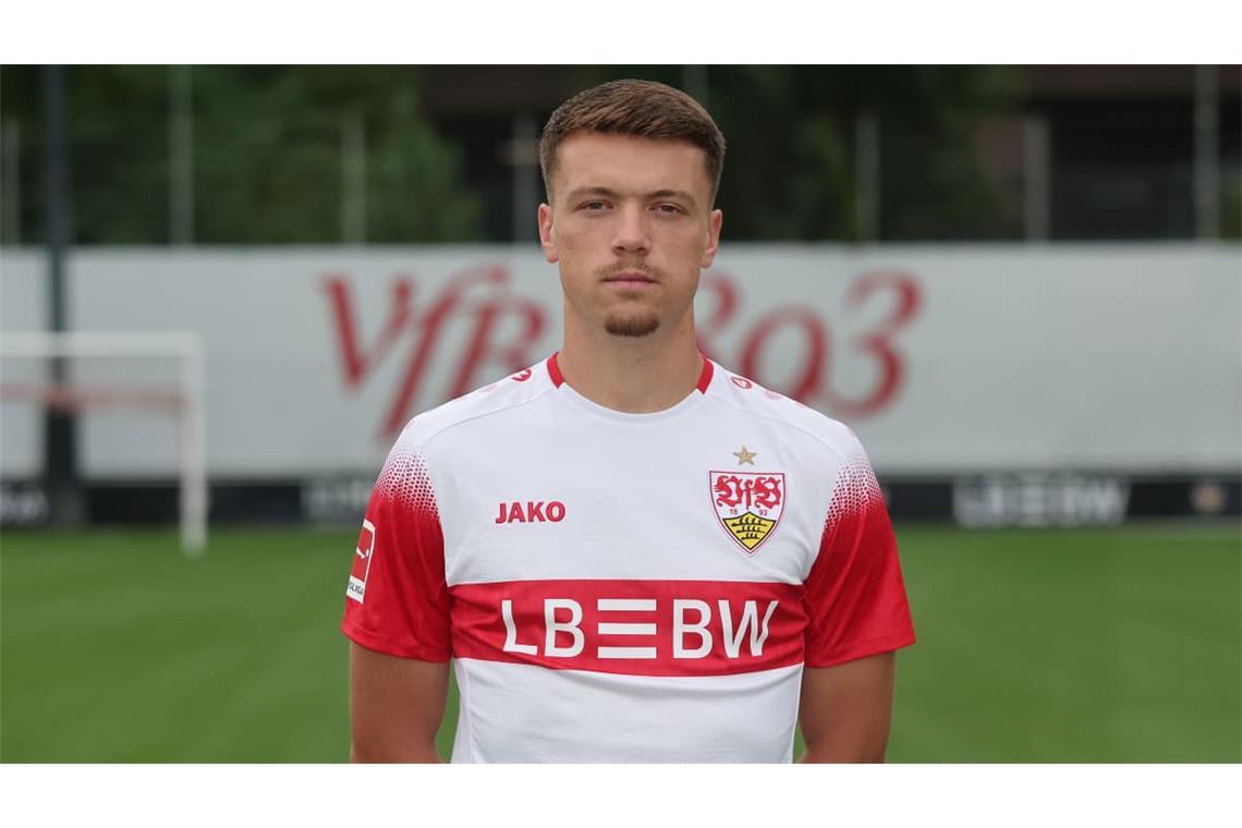Dzenan Pejcinovic besetzt die Mittelstürmerposition.