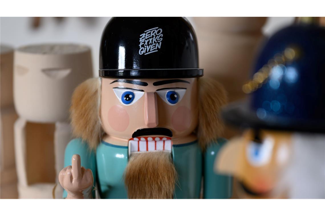 Echt erzgebirgischer Nussknacker vs. Importmodell. Das Kunsthandwerk im Erzgebirge setzt sich gegen Kopien aus dem Ausland zur Wehr. Auch vor Gericht.