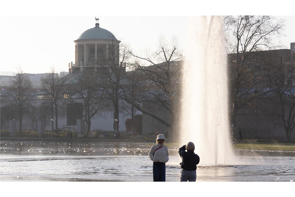 Sonnige Weihnachten in Baden-Württemberg Eckensee in Stuttgart: In Baden-Württemberg wird am ersten Weihnachtsfeiertag viel Sonnenschein erwartet (Archivfoto).