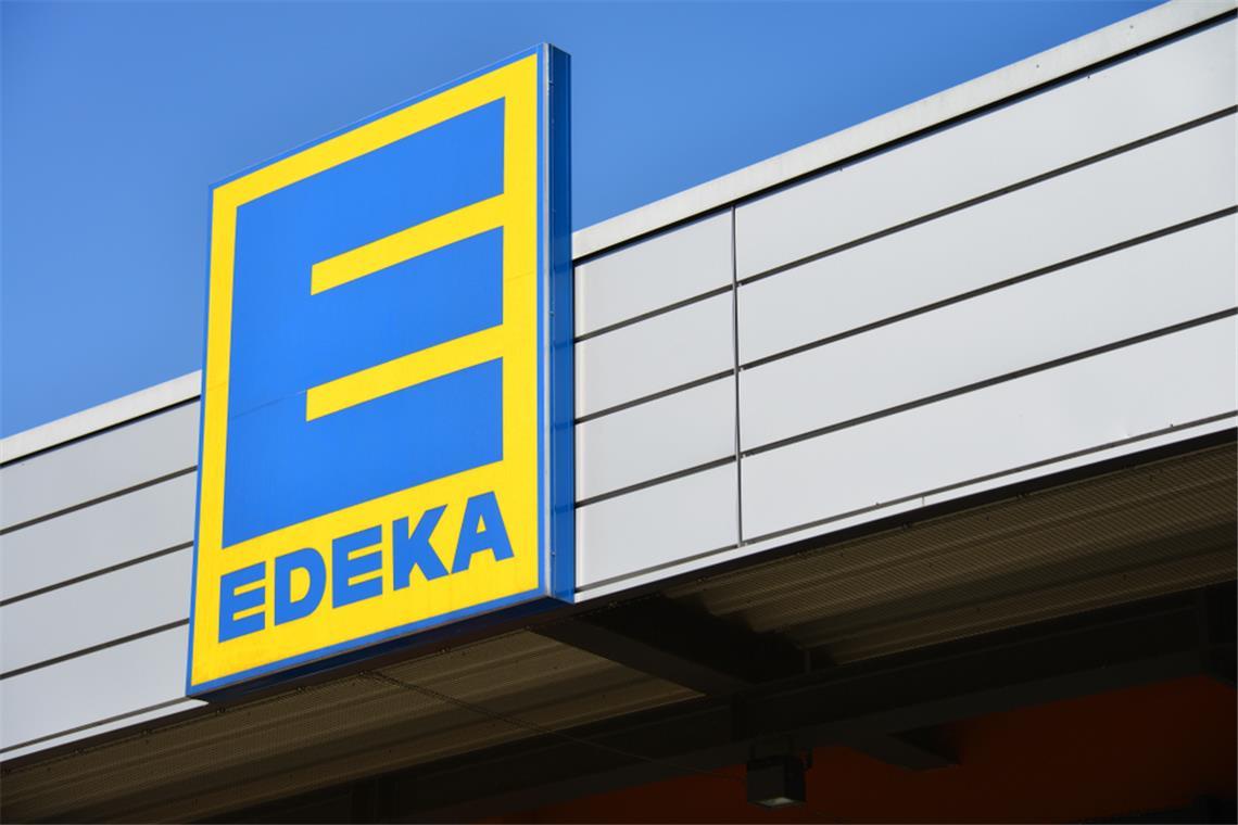 EDEKA streicht über 80 Biere von AB InBev aus dem Sortiment. Welche Biersorten normalerweise geliefert werden und welche Marken betroffen sind, erfahren Sie hier.