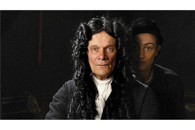 Edgar Selge als Gottfried Wilhelm Leibniz und Aenne Schwarz als Aaltje van de Meer