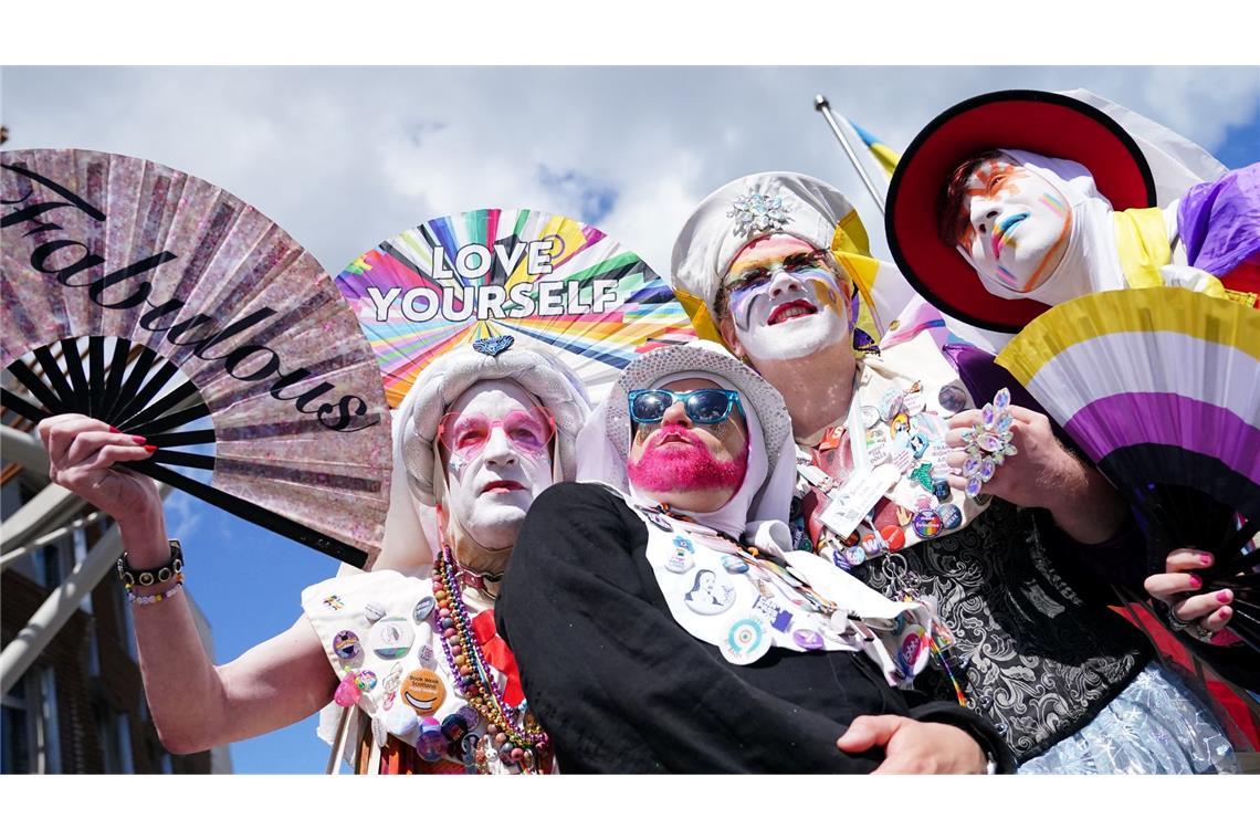 Edinburgh: Bunte „Pride Edinburgh 2026“-Parade füllt die Innenstadt mit Teilnehmern