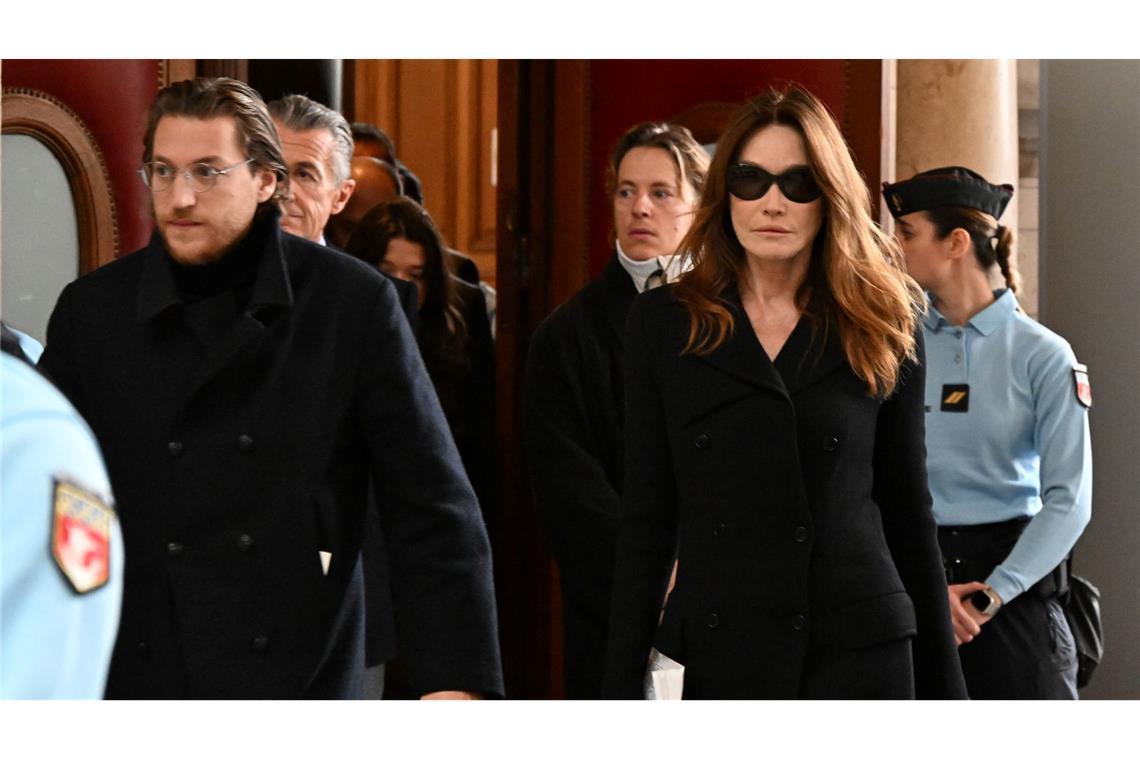 Ehefrau Carla Bruni hatte Sarkozy Sandwiches ins Gefängnis gebracht und kam zu Gerichtsentscheid über seine Freilassung.