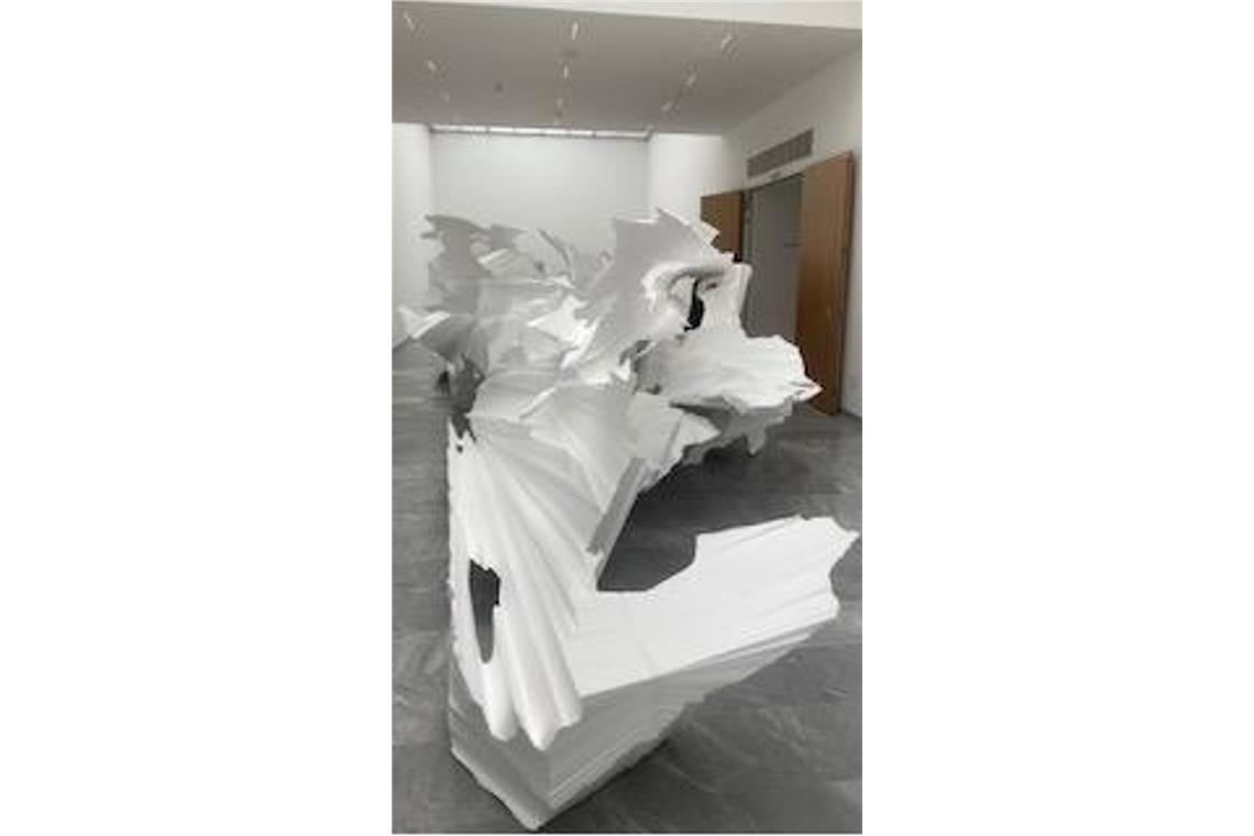 Im Kunstgebäude Stuttgart macht Katharina Grosse den Raum zum Bild Eigens für das Kunstgebäude erarbeitete „Sperre“ aus Styropor: Katharina Grosses „Ghost“ ...
