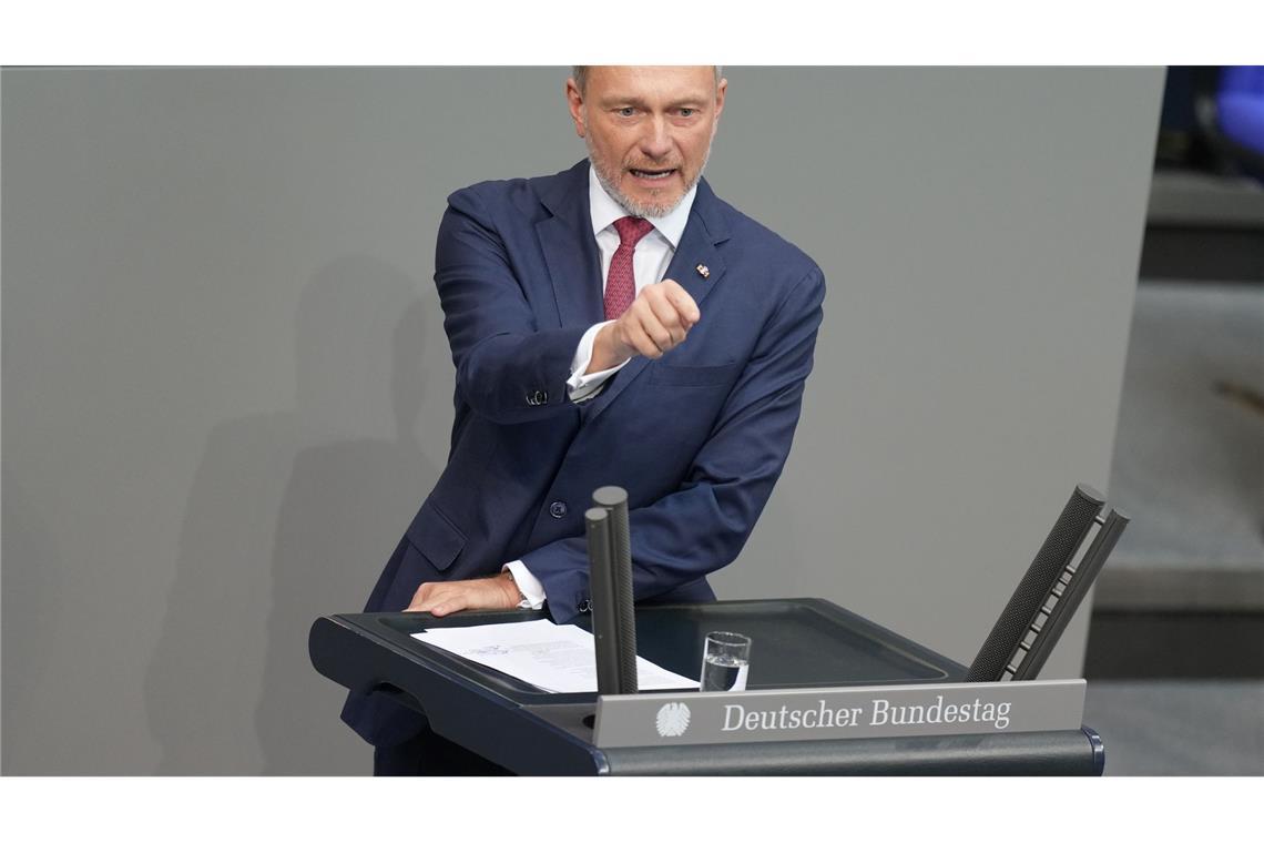 Kredite ohne Grenzen? Bundestag diskutiert Schuldenpläne Eigentlich ist Christian Lindner (FDP) schon abgewählt. Aber weil der alte Bundestag noch einmal zusammengetrommelt wurde, trat auch der Ex-Finanzminister noch einmal ans Rednerpult.