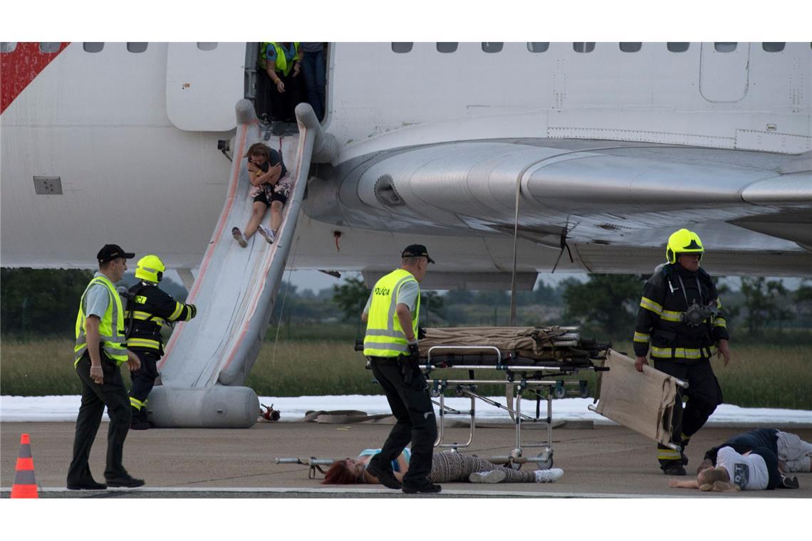 Eigentlich sollen Flugzeug-Evakuierungen maximal 90 Sekunden dauern. (Archivbild)