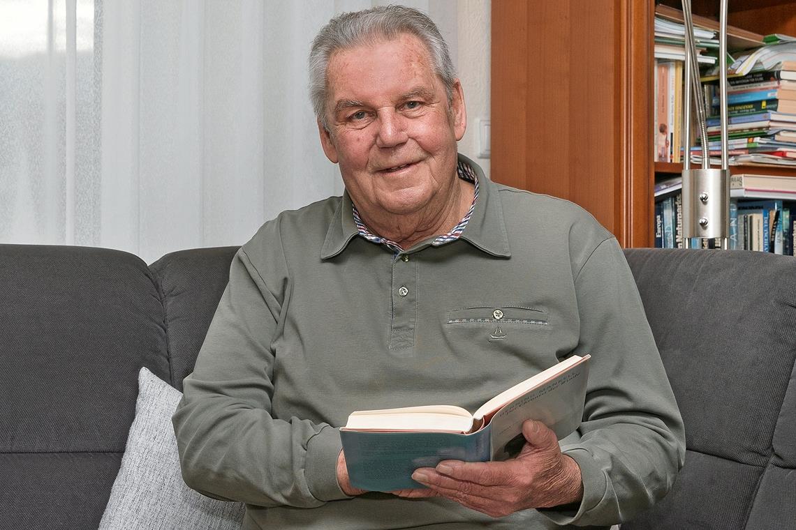 Eigentlich wollte Heinz Klumbach an seinem 80. Geburtstag ein großes Fest geben. Aber wegen Corona wurde dies abgesagt. Nun feiert er sein rundes Wiegenfest nur im Kreise der Familie. Foto: J. Fiedler