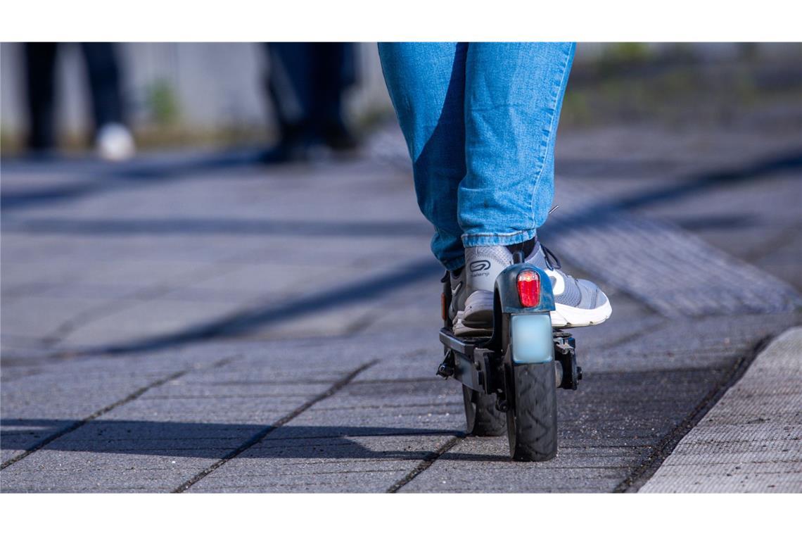 Verfolgungsjagd mit der Polizei – 12-Jähriger auf E-Scooter stirbt
