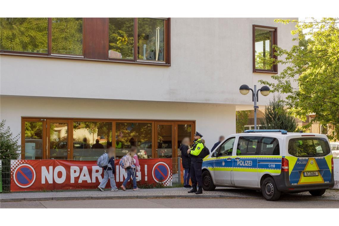 Angriff auf Mitschüler – Verdächtiger 13-Jähriger gefasst Ein 13-Jähriger soll einen 12 Jahre alten Mitschüler mit einer Stichwaffe angegriffen haben.