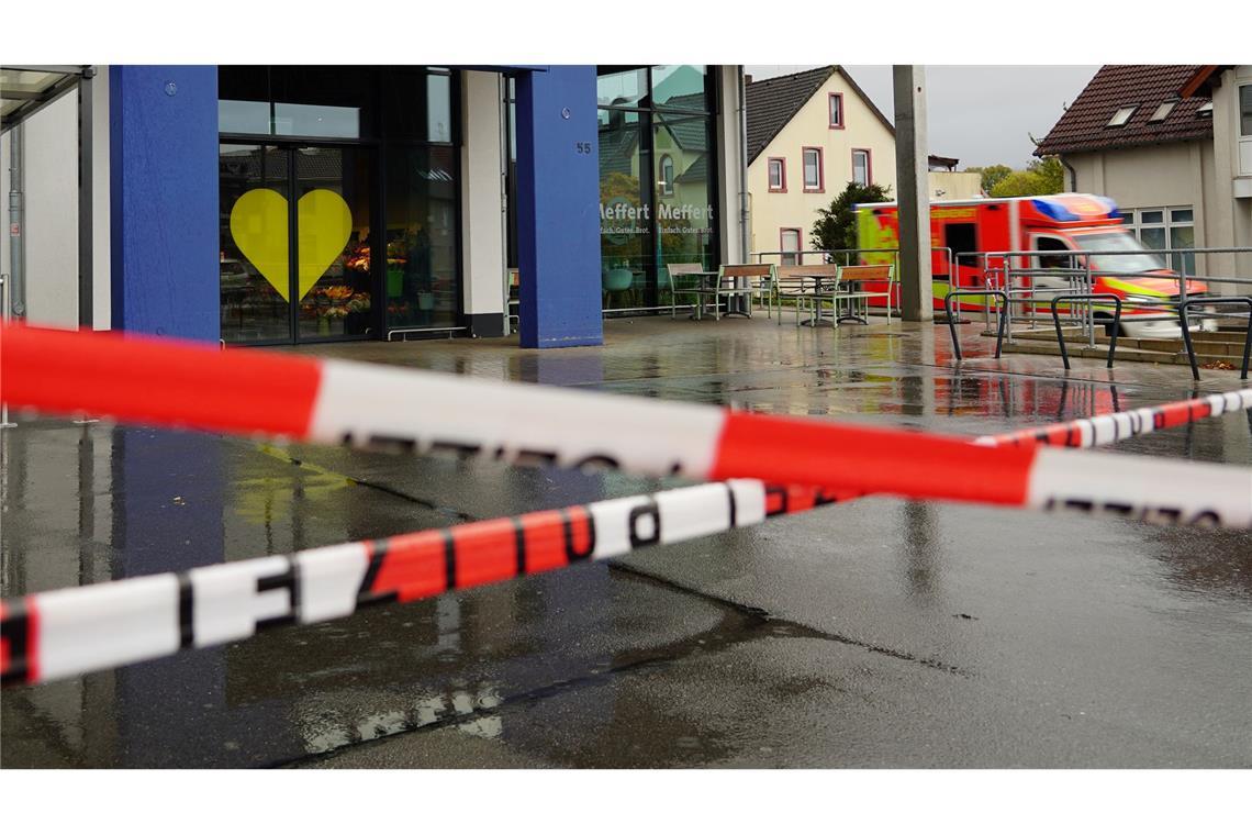 Kein Streit vor tödlichem Angriff in Supermarkt Ein 16-Jährigen wird brutal niedergestochen. Streit mit dem mutmaßlichen Täter gab es vorher laut Ermittlern nicht.