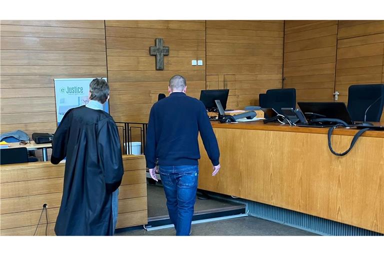 Ein 32-Jähriger soll wegen Totschlags an seinem Vater in der Psychiatrie untergebracht werden. (Archivbild)