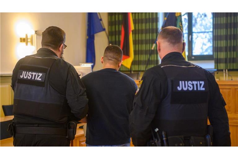 Ein 38-Jähriger ist vom Landgericht in Stendal wegen der Tötung seiner Ehefrau verurteilt worden.