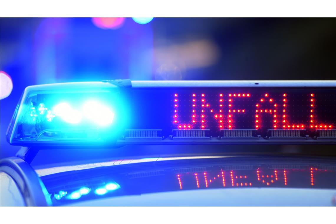 Lieferwagen prallte gegen mehrere Bäume – 41-jähriger Fahrer stirbt bei Unfall Ein 41-Jähriger ist nach einem Unfall in Grafenhausen gestorben (Symbolfoto).