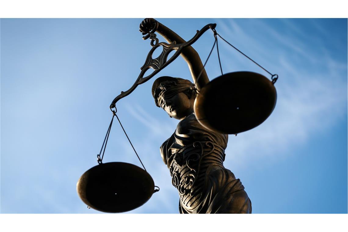 Verfassungsgericht mit Fäkalien und Stein beworfen - Strafe Ein 48-Jähriger muss Strafe zahlen, nachdem er Fäkalien und einen Stein auf das Bundesverfassungsgericht warf (Symbolfoto).
