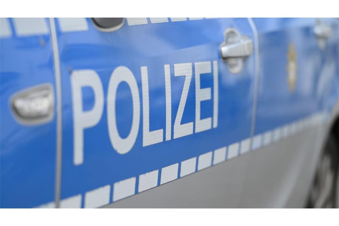 Ein 49-Jähriger wird am Heidelberger Hauptbahnhof von einem 28 Jahre alten Mann in den Hals gestochen. Er trägt schwere Verletzungen davon. Gegen den Angreifer wird Haftbefehl erlassen.