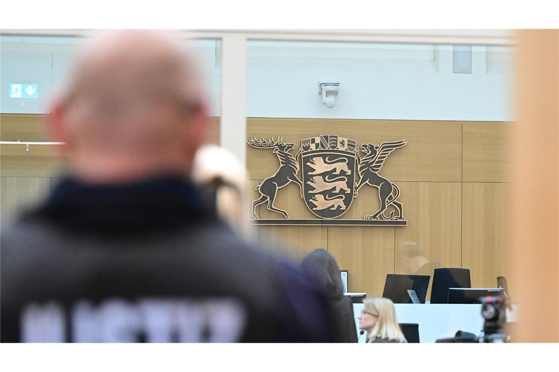 Prozess um zerstückelte Leiche im Rhein könnte bald enden Ein 58-Jähriger hat im Dezember die Leichenteile eines 38-Jährigen im Rhein entsorgt und steht wegen Totschlags vor Gericht (Symbolbild).