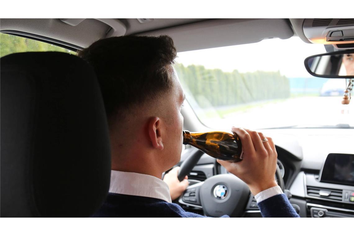 Mann flüchtet zweimal vor Polizei – 1,5 Promille im Blut Ein alkoholisierter Mann ist auf der Autobahn 5 zwischen Bühl und Karlsruhe mehrfach vor der Polizei geflüchtet.