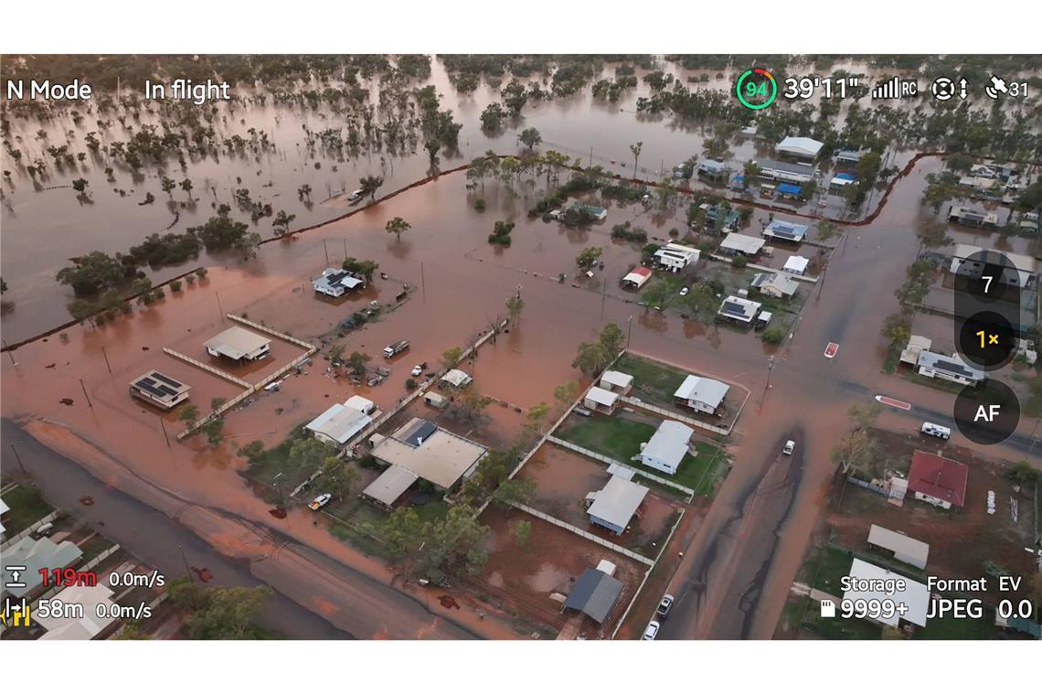 Jahrhundertflut im australischen Bundesstaat Queensland Ein am Dienstag (1. April) aufgenommener Screenshot der Überschwemmungen in der Gemeinde Thargomindah, Queensland.