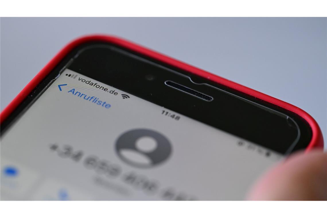 Vodafone warnt Handykunden bei Betrugsanrufen Ein Anruf aus Spanien, den man so gar nicht erwartet? Gut möglich, dass es sich um Betrüger handelt - wie hier auf einem Handy mit Vodafone-Vertrag.