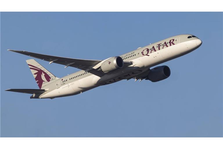 Ein australisches Ehepaar musste nach dem Tod eines Passagiers auf einem Langstreckenflug der Qatar Airways vier Stunden neben der Leiche ausharren (Symbolfoto).