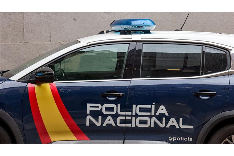 Ein Auto ist in Barcelona eine wartende Menge von Fußballfans gefahren. Dabei wurden nach Angaben der Polizei 13 Menschen verletzt. Die Polizei geht von einem Unfall aus. (Archivbild)