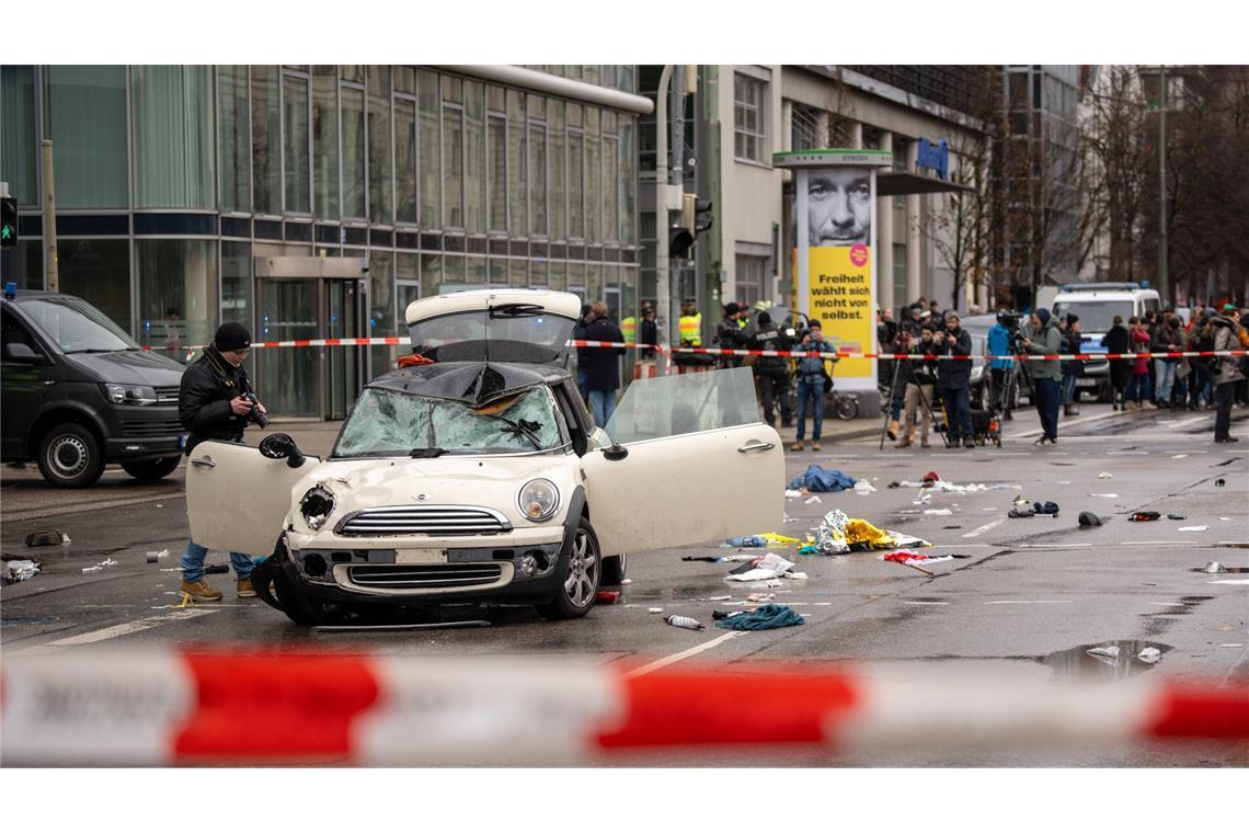 Mordanklage nach Anschlag auf Demonstration in München erhoben Ein Auto ist in der Innenstadt von München in eine Menschenmenge bei einer Verdi-Demonstration gerast (Archivbild).