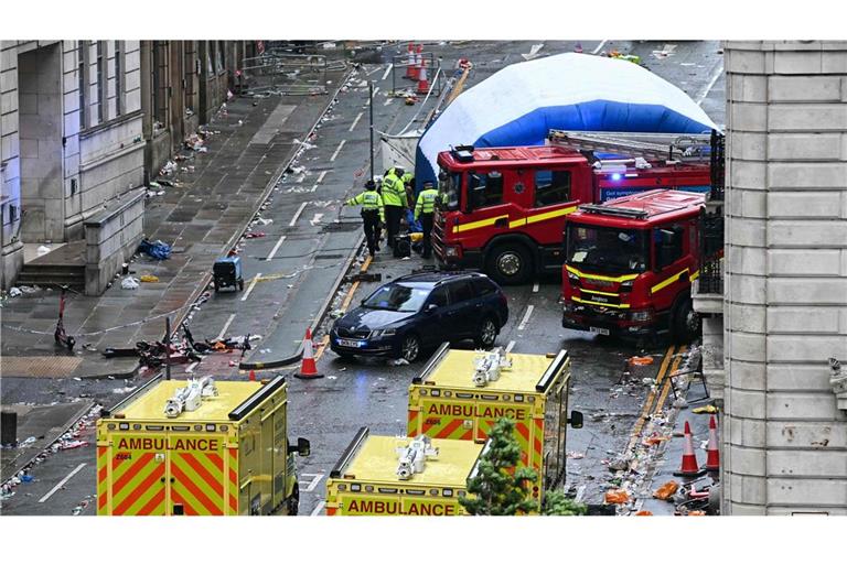 Ein Auto ist in Liverpool in eine Menschenmenge gefahren.