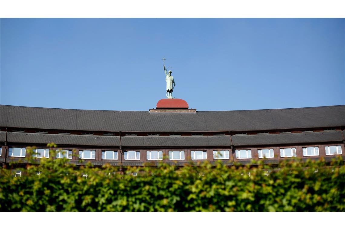 Ein Baby, das in der Helios St. Johannes Klinik behandelt wurde, wird vermisst. (Symbolbild)
