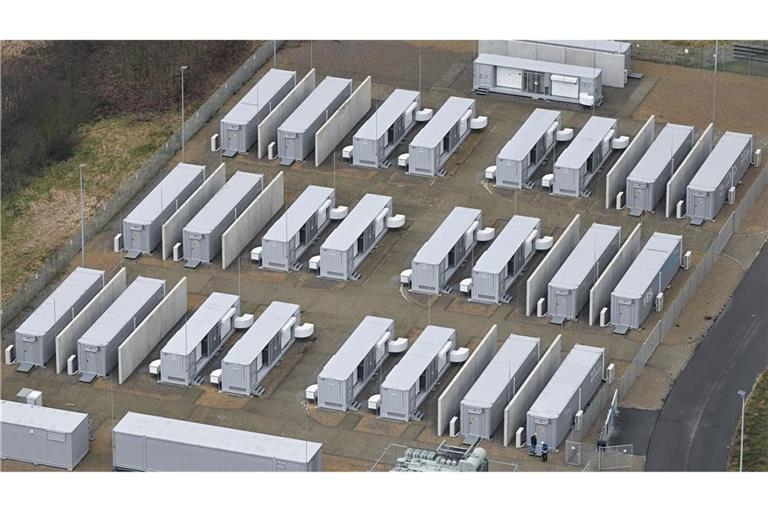 Ein Batteriepark in der Lausitz. Ein im nordrhein-westfälischen Waltrop geplanter Batteriepark soll bis 2028 ebenfalls in Containerbauweise errichtet werden. (Symbolbild)