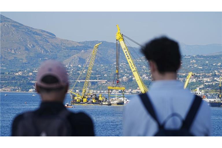 Ein besonderer Anblick: die Bergung der Superyacht "Bayesian".