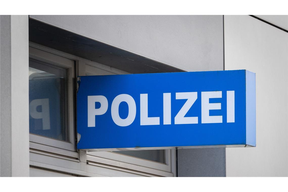 Ein Betrukener ist zur Würzburger Polizei gegangen und wollte dort den wegen Alkohol am Steuer einkassierten Autoschlüssel einer Freundin abholen. (Symbolbild)