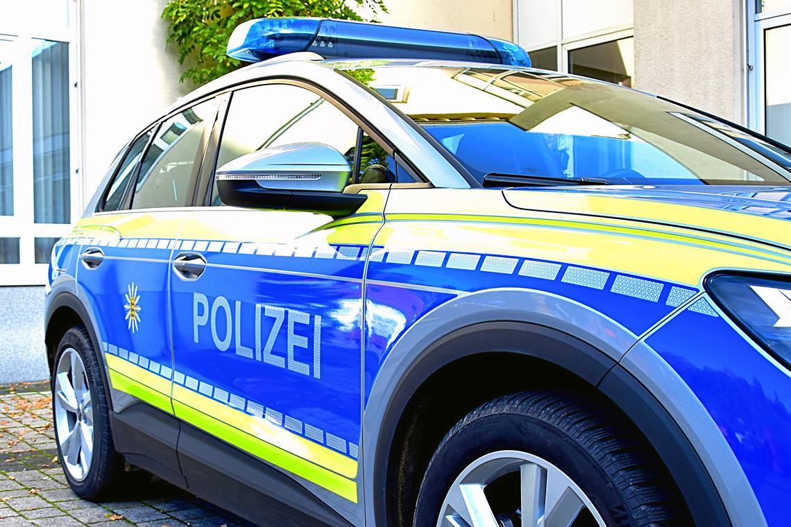 Betrunkener Mann greift Polizisten an Ein Betrunkener Mann beleidigt Polizisten und greift sie an. Symbolfoto: Tobias Sellmaier