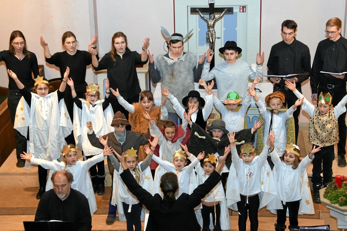 Ein bewegter Kinder- und Jugendchor bei seiner Musicalaufführung „Gottes Liebe“. Foto: E. Klaper